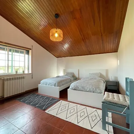 アパート No Ceu - A Fully Private Flat In The Sky With Ocean View アトウギア・ダ・バレイア